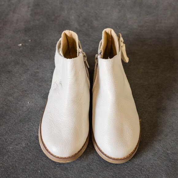 Little Penguin Shoes | Girls 10-11.5 Light Grey Boot w/ Tassle - Picture 3 of 8